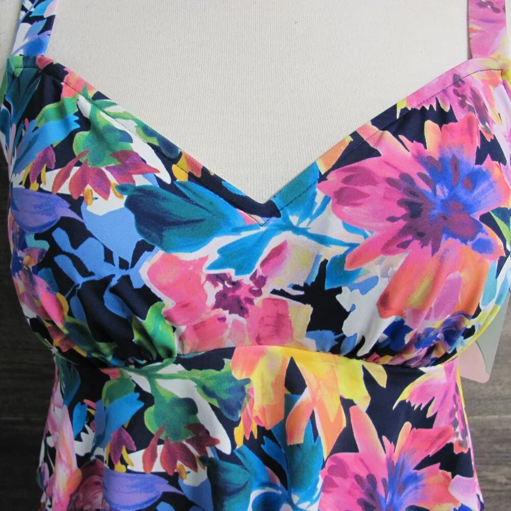 SWIM‎ SOLUTIONS LADIES SWIMSUIT TOP NWT